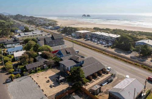 Rockaway Beach House | Cottages at Rockaway Beach Suite #1