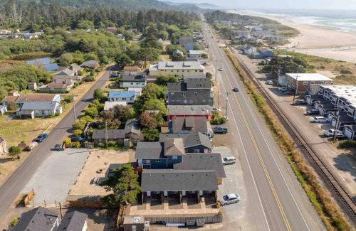 Rockaway Beach House | Cottages at Rockaway Beach Suite #1