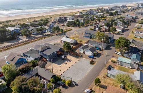 Rockaway Beach House | Cottages at Rockaway Beach Suite #1
