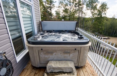 Alma Ski Chalet | Cottages with private SPA / Waterfront / Lac-St-Jean