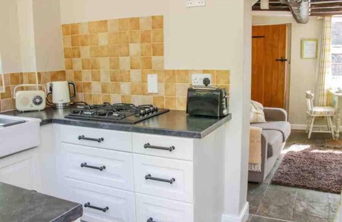 Coalbrookdale Cottage | CottageSleeps2-Fireplace-ValleyView-Patio-Garden