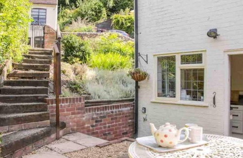 Coalbrookdale Cottage | CottageSleeps2-Fireplace-ValleyView-Patio-Garden