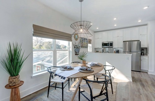 Thunderbolt Condo | Cotton Bleu- Coastal Convenience & Close to SAV by Lucky Savannah