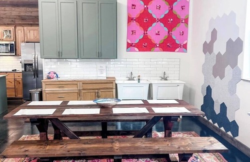 Sand Springs Resort | Cottonlove Crafthouse Sewing/Craft Retreat: Sand Springs Weekend escape, 8 beds.