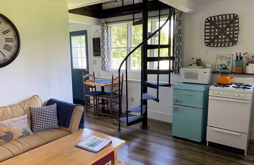 Shelburne Cottage | Cottontail Cottage with SAUNA and Fireplace