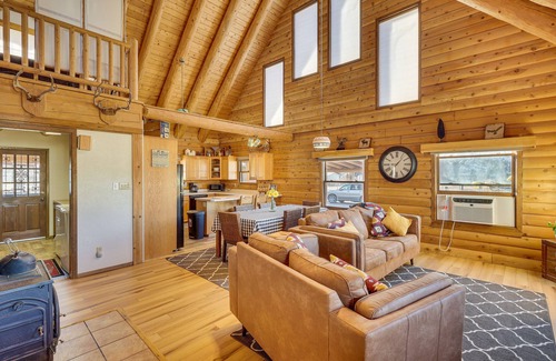 Blanco Cabin | ‘Cottonwood Cabin’ w/Private On-Site Fly Fishing!