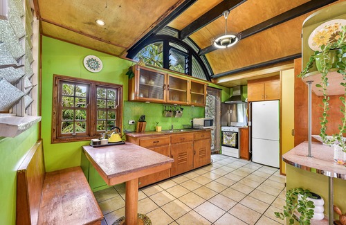 Mudjimba Cottage | Cottonwood Cottage - 'Pet Friendly' couples escape