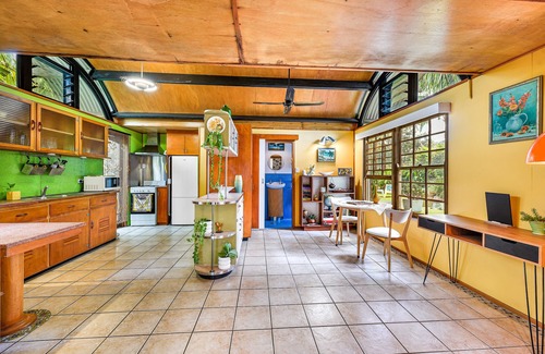 Mudjimba Cottage | Cottonwood Cottage - 'Pet Friendly' couples escape