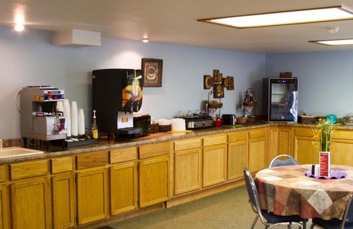 Phillipsburg Hotel | Cottonwood Inn & Suites