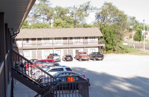 Phillipsburg Hotel | Cottonwood Inn & Suites