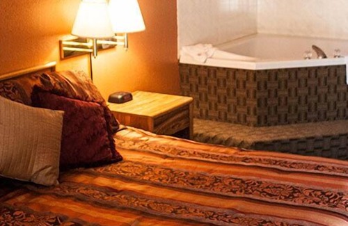Phillipsburg Hotel | Cottonwood Inn