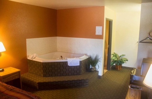 Phillipsburg Hotel | Cottonwood Inn