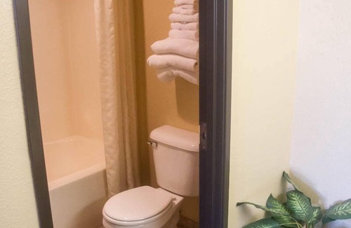 Phillipsburg Hotel | Cottonwood Inn