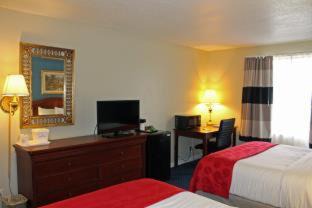 Pooler Hotel | Cottonwood Suites Savannah Hotel & Conference Center
