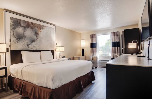 Pooler Hotel | Cottonwood Suites Savannah Hotel & Conference Center