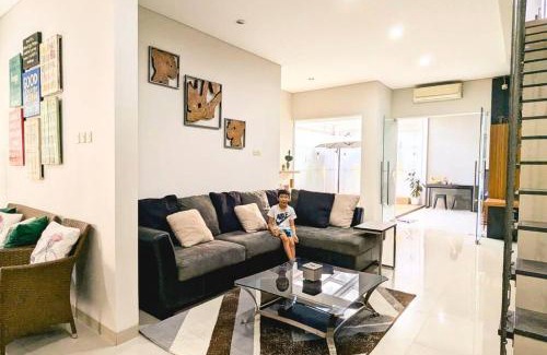 Sleman Villa | Cottonwood Villa Kuantan Jogja - Pool Netflix Gym