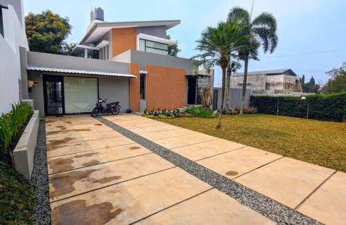 Parongpong Villa | Cottonwood Villa Zamrud - Pingpong BBQ Pool Disney