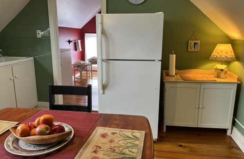 Cooperstown - Otsego Lake Apartment | Cottonwood Welcoming 2nd floor apartment just north of Cooperstown