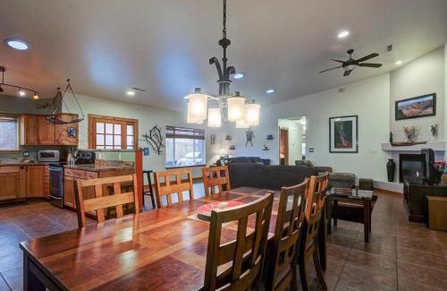 Moab House | Cottonwoods 377