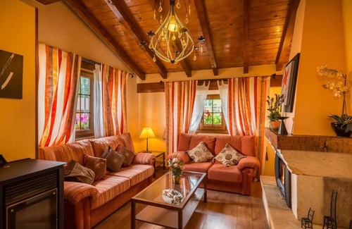 Fontibre House | Country House 'Casa Marta' with Mountain View, Private Terrace and Wi-Fi