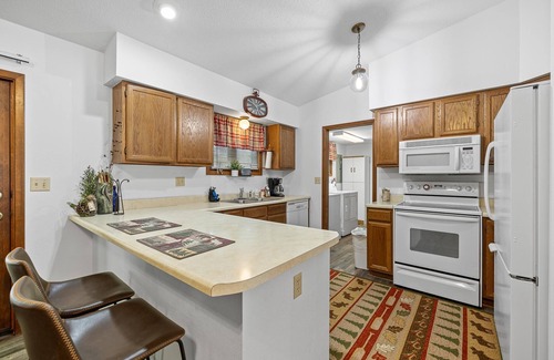 Rapid City House | Cougar Lodge Vacation Home Thirty Minutes from Mt Rushmore - In Rapid City On Canyon Lake Thirty Minutes from Mt Rushmore