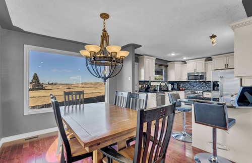 Medicine Hat House | Coulee View Inn