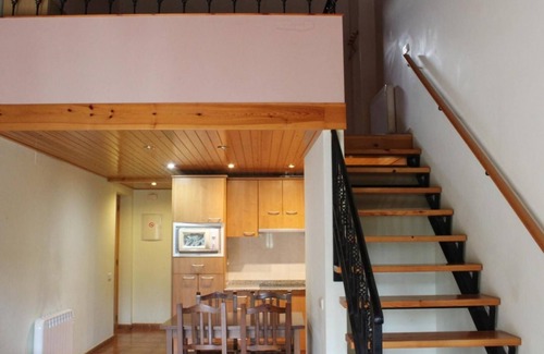 Sant Salvador de Guardiola Apartment | Country House 'Set Rengs 2' with Lake View, Shared Pool and Wi-Fi