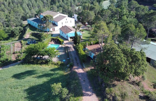 Sant Salvador de Guardiola Apartment | Country House 'Set Rengs 3' with Lake View, Shared Pool and Wi-Fi