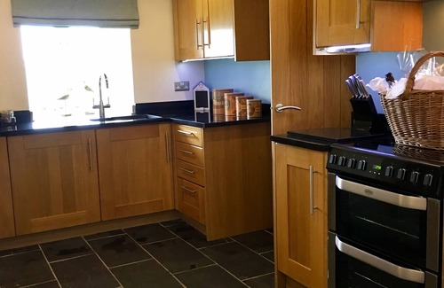 Llandrillo Cottage | Counrty Cottage with HOT TUB, FIBRE BROADBAND, NETFLIX