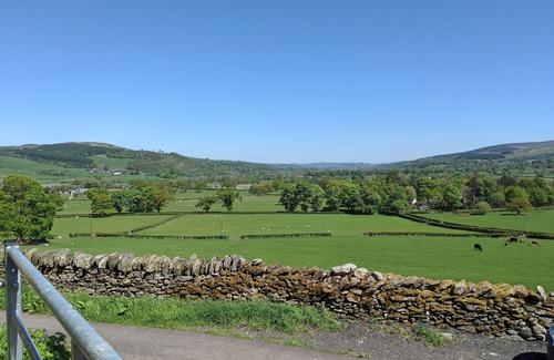 Llandrillo Cottage | Counrty Cottage with HOT TUB, FIBRE BROADBAND, NETFLIX