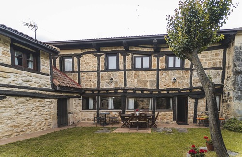Villallano House | Country House 'Cortijo Las Monjas' with Mountain View, Private Garden and Wi-Fi