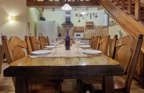 Villaveza del Agua House | Country House 'Casa Vega Del Esla' with Private Pool, Wi-Fi and Air Conditioning