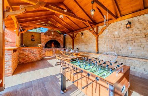 Daruvar Apartment | Countess House with Jacuzzi and Sauna - Happy Rentals