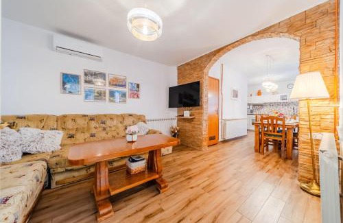 Daruvar Apartment | Countess House with Jacuzzi and Sauna - Happy Rentals