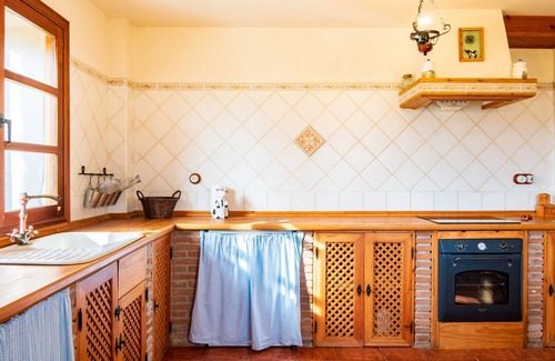 San Martin del Pimpollar House | Country House 'La Puerta De Gredos' with Mountain View, Private Terrace and Wi-Fi