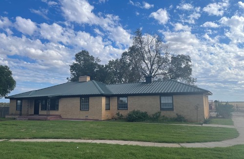 Seymour House | Country 3-bedroom/2 bathroom house with central heat/ac; WiFi