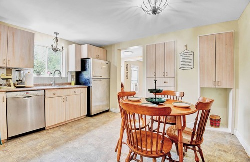 South Stormont House | Country 5 Bed 1.5 Bath - charming cottage w/gym,1HR to Ottawa & Montreal
