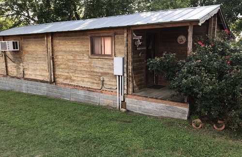 Pipe Creek Cabin | Country Accents - Lee Cabin