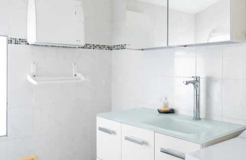 Saint-Genest-Lerpt Apartment | Country and city at the same time