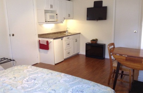 Douro-Dummer Bed & Breakfast | Country Atmosphere - City amenities, Minutes to downtown