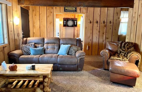 Woodlands House | Country Bear Cabin - Kid & Pet Friendly!