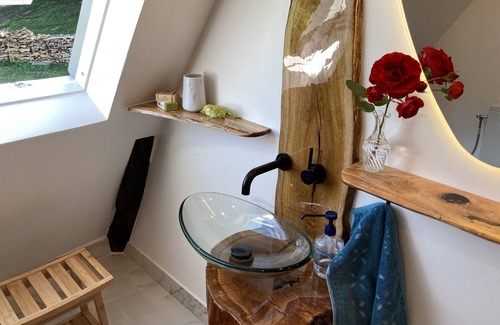 Saint-Hippolyte Bed & Breakfast | Country bed and breakfast farmhouse in the heart of Aveyron in Le Goul valley.