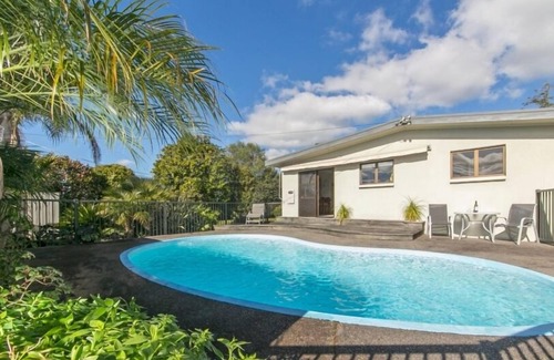 Kumeu House | Country Blooms Lodging