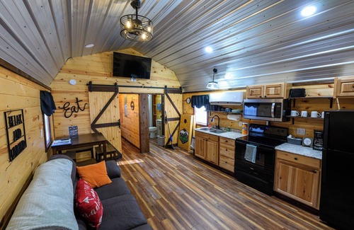 Wilkinson Cabin | Country Bumpkin located in the heart of the Northern Hatfield McCoy Trails