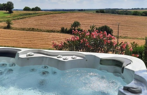 La Salvetat-Belmontet House | Country cottage with pool and spa just for you.