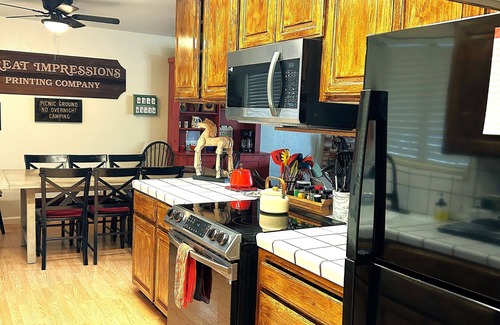Oakhurst House | Country cabin 11 min to Yosemite toll- 13, guest 7 beds game room 2000 Ft