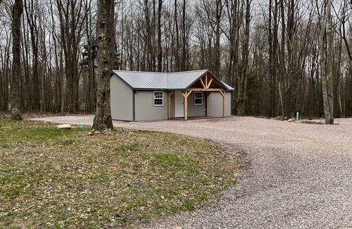Central City Cabin | Country cabin 2. Minutes from Mountain Ridge ATV Park and Flight 93 Memorial.