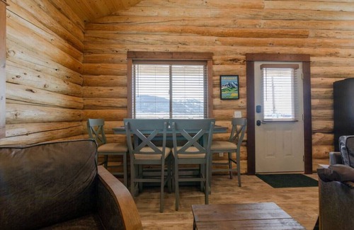 Livingston Cabin | ★Country Cabin 3★ Cheerful Log Cabin