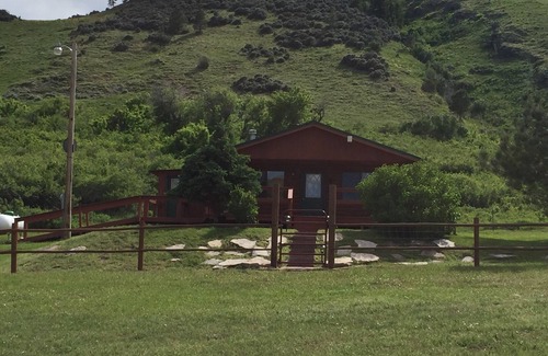 Fort Smith Cabin | COUNTRY CABIN- Bighorn Canyon National Recreation Area
