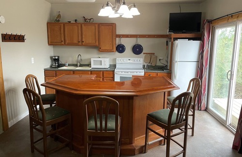 Swift County Cabin | Country Cabin on 40 acres with a Hot Tub! 2 queen & 2 twin beds all on one level